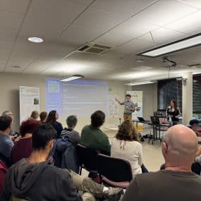 Le REEA coordonne cette initiative en partenariat étroit avec le Pôle-relais tourbières et une vingtaine d’autres acteurs régionaux engagés dans la préservation des tourbières du Massif Central.