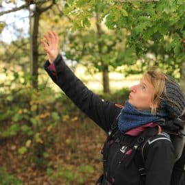 Muriel Duguet est animatrice nature et éducatrice grimpe d’arbres à l’association Biloba qui œuvre à la sensibilisation à la nature par les arbres.
