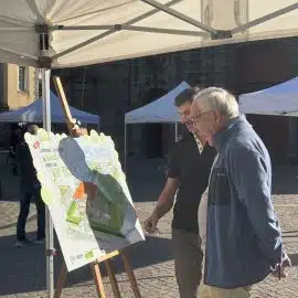 Le samedi 26 septembre, le Village du développement durable s'est tenu sur le Parvis Saint-Amable, à Riom, dans le cadre de la Semaine Européenne du Développement Durable, les membres du REEA étaient présents.